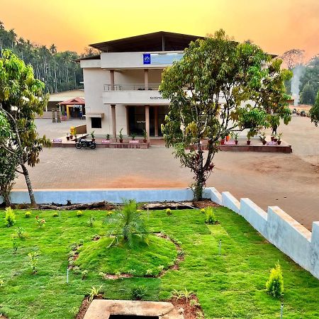 Sooryakamal Mahal Hotel Dharmastala Buitenkant foto