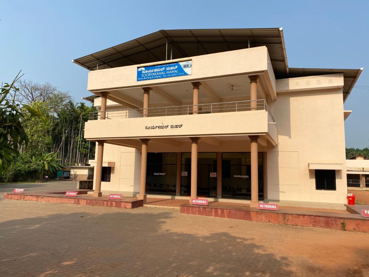 Sooryakamal Mahal Hotel Dharmastala Buitenkant foto
