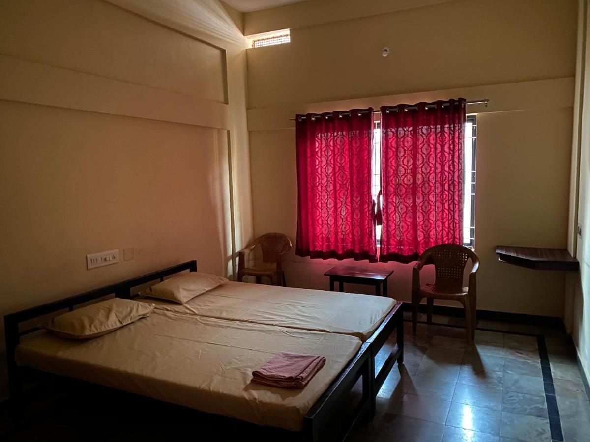 Sooryakamal Mahal Hotel Dharmastala Buitenkant foto