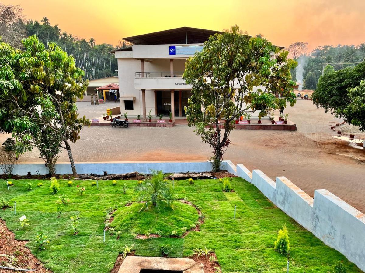 Sooryakamal Mahal Hotel Dharmastala Buitenkant foto