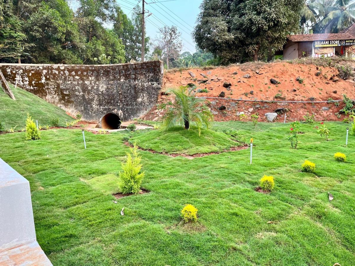 Sooryakamal Mahal Hotel Dharmastala Buitenkant foto