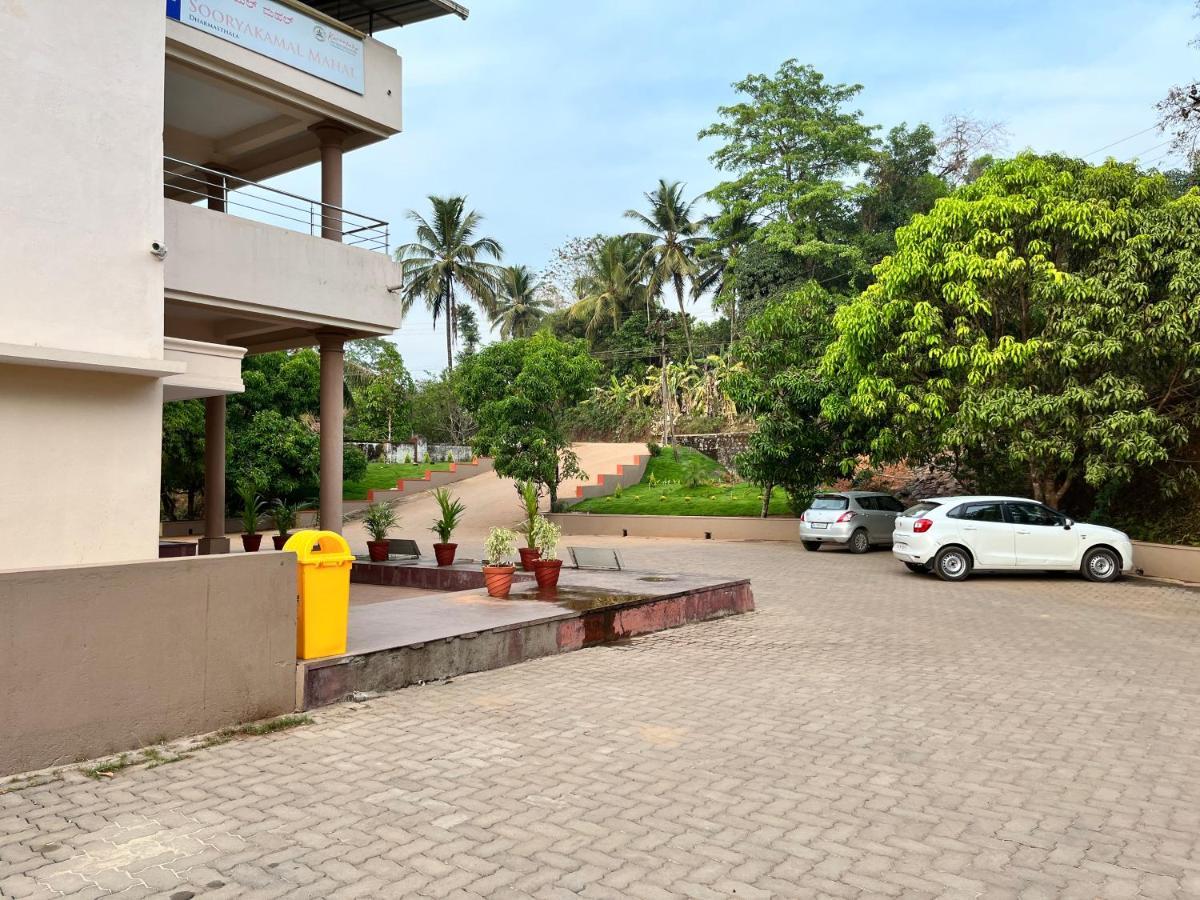 Sooryakamal Mahal Hotel Dharmastala Buitenkant foto
