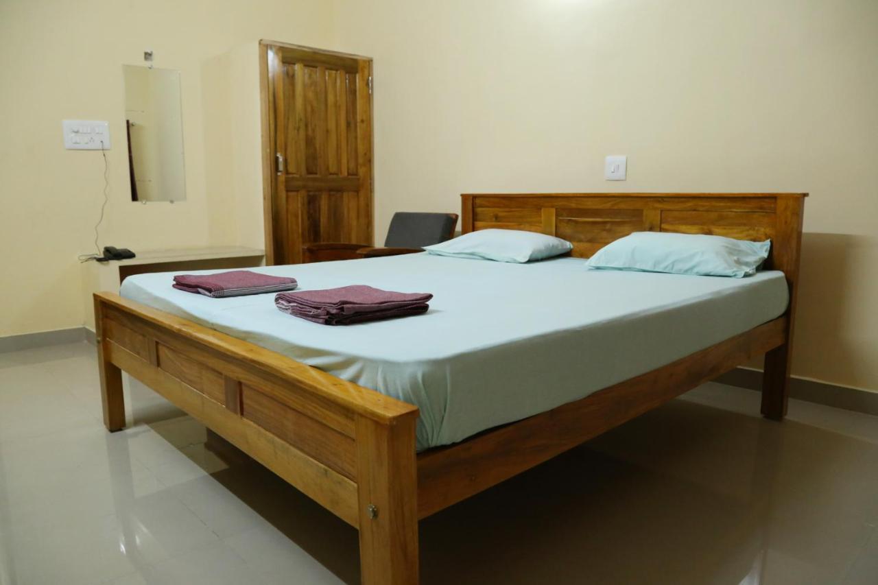 Sooryakamal Mahal Hotel Dharmastala Buitenkant foto
