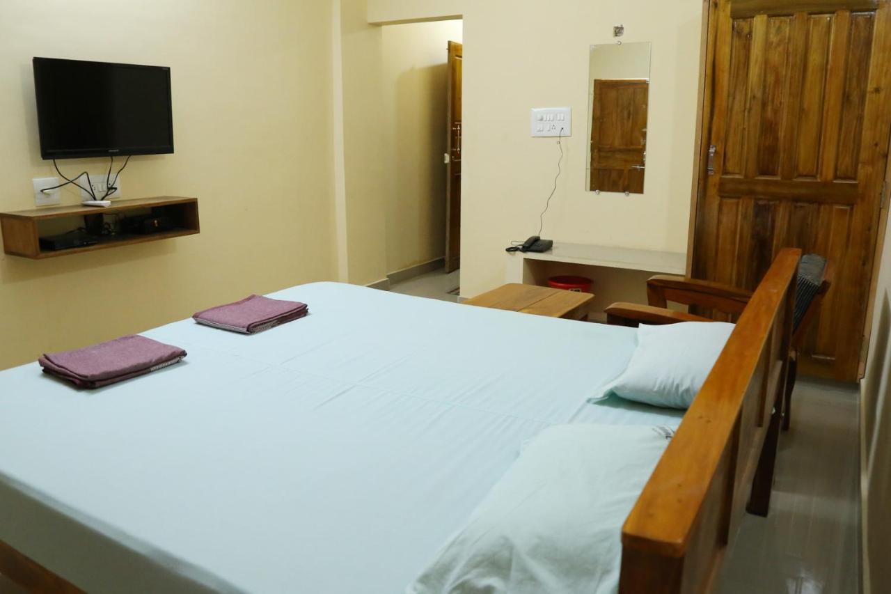 Sooryakamal Mahal Hotel Dharmastala Buitenkant foto