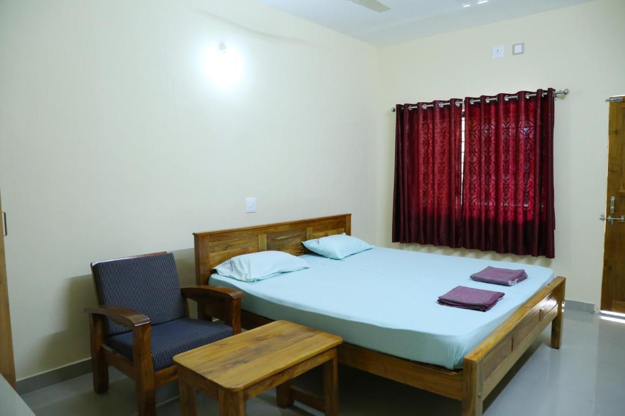 Sooryakamal Mahal Hotel Dharmastala Buitenkant foto