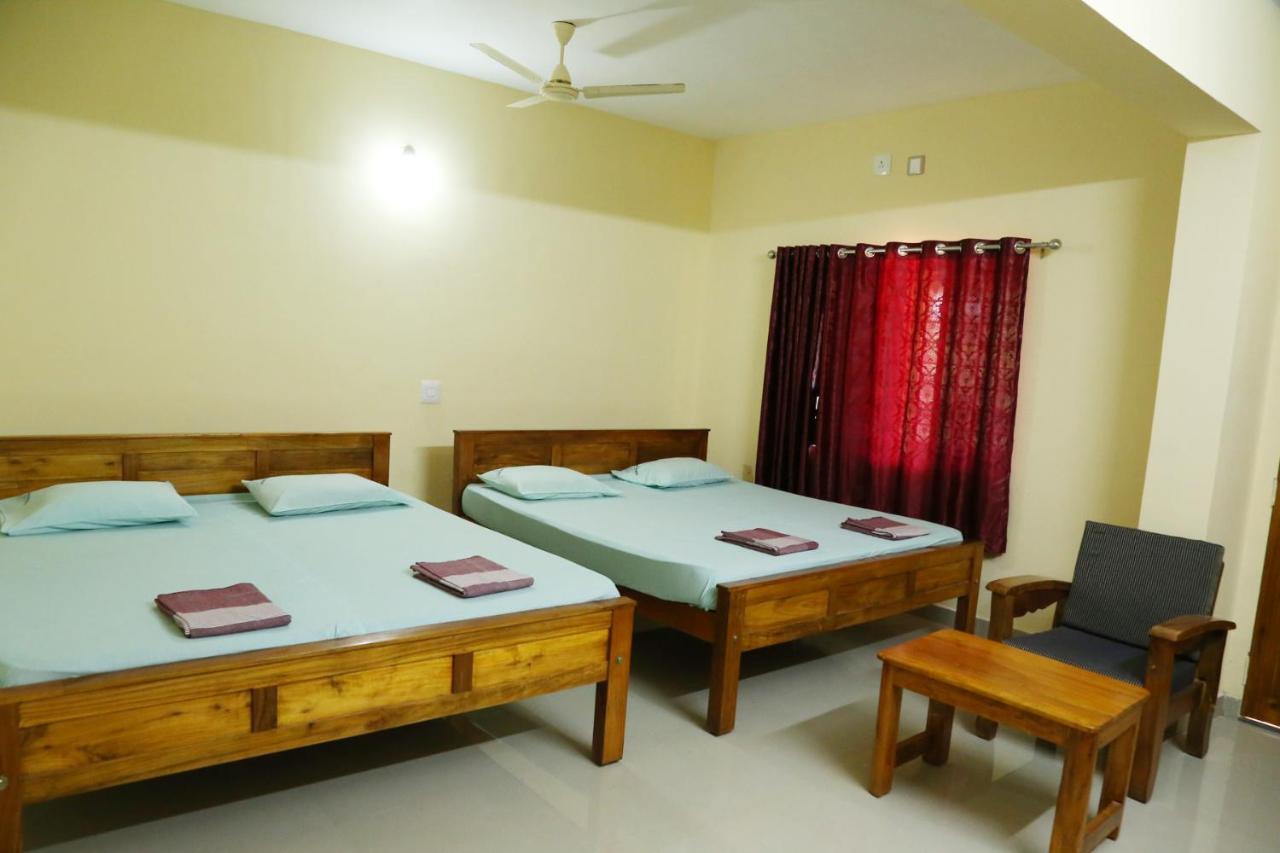 Sooryakamal Mahal Hotel Dharmastala Buitenkant foto