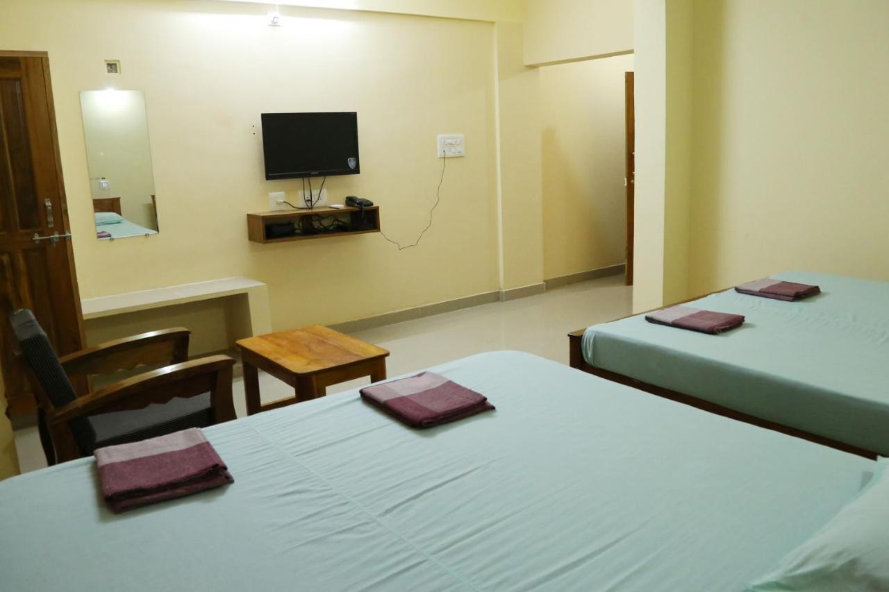 Sooryakamal Mahal Hotel Dharmastala Buitenkant foto