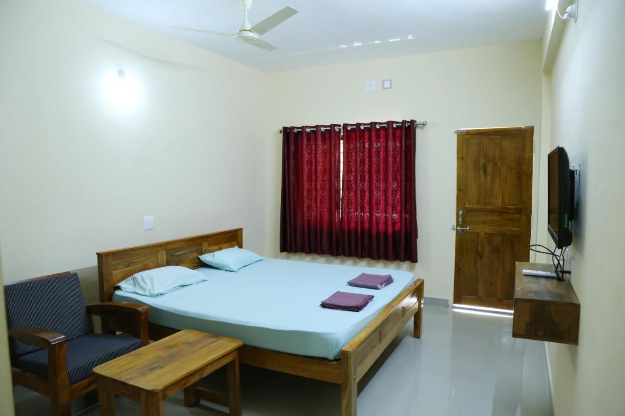 Sooryakamal Mahal Hotel Dharmastala Buitenkant foto