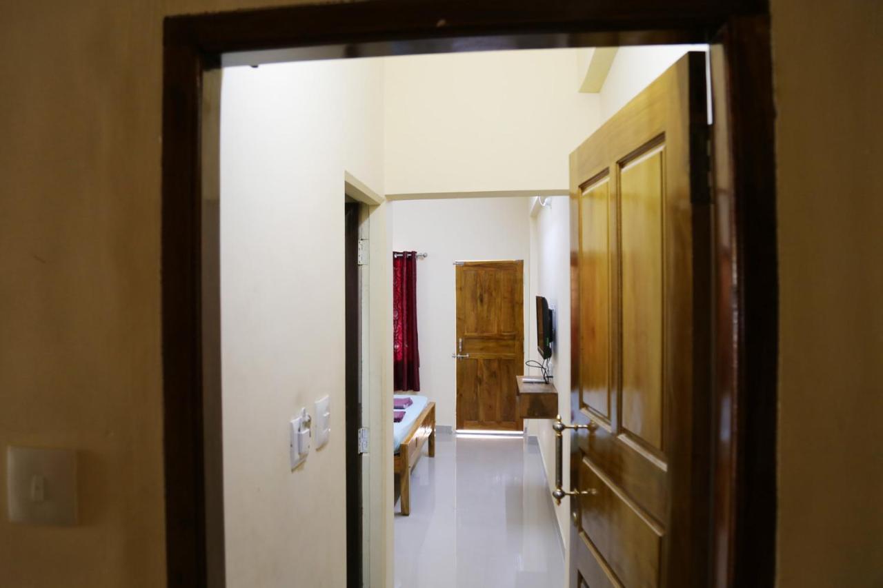 Sooryakamal Mahal Hotel Dharmastala Buitenkant foto